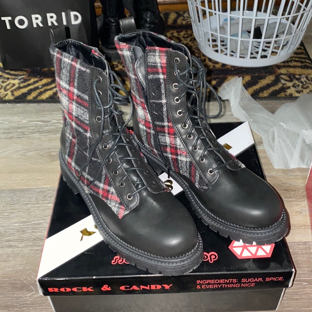 COPY - Rock and candy boots in black with plaid
